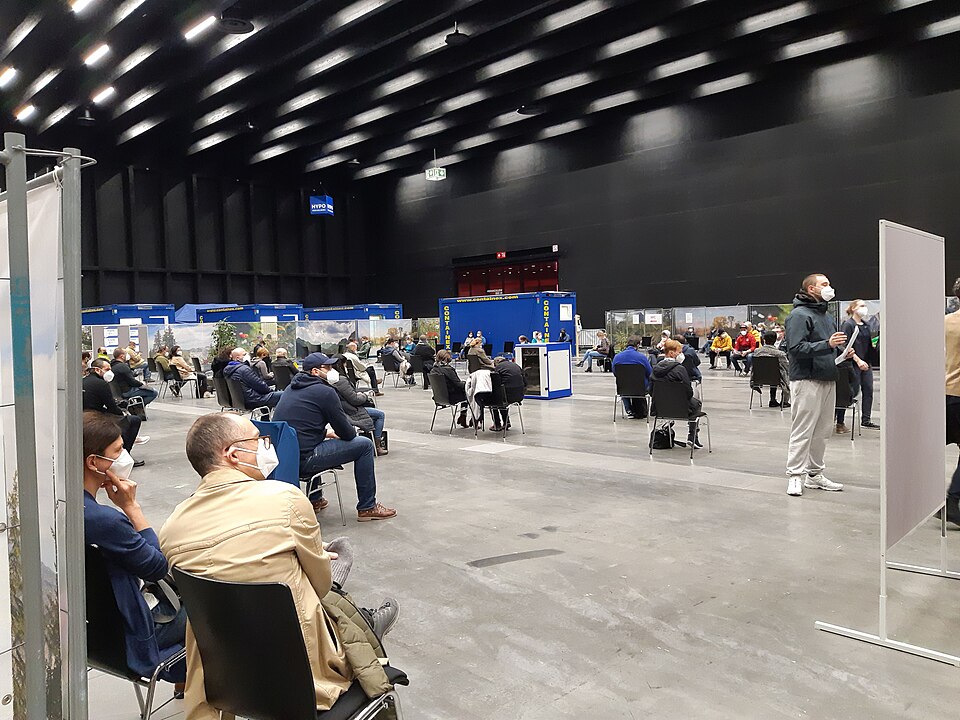 Datei:Dornbirn-Covid-19 mass vaccination-03ASD.jpg