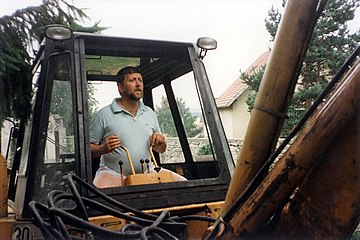 Hofer mit seinem Traktor, Foto von 1990