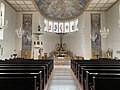 Altar von der Mitte der Kirche fotografiert