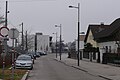 Blick bis zur Mittelschule Regnerweg (wies Gebäude im Hintergund). Hier Endet auch der Bahnhofplatz mit einem Wendeplatz.