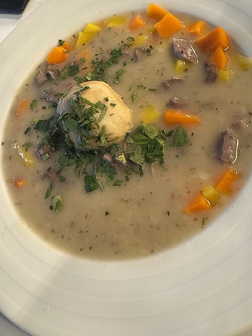 Datei:Gansleinmachsuppe (Wien).jpg