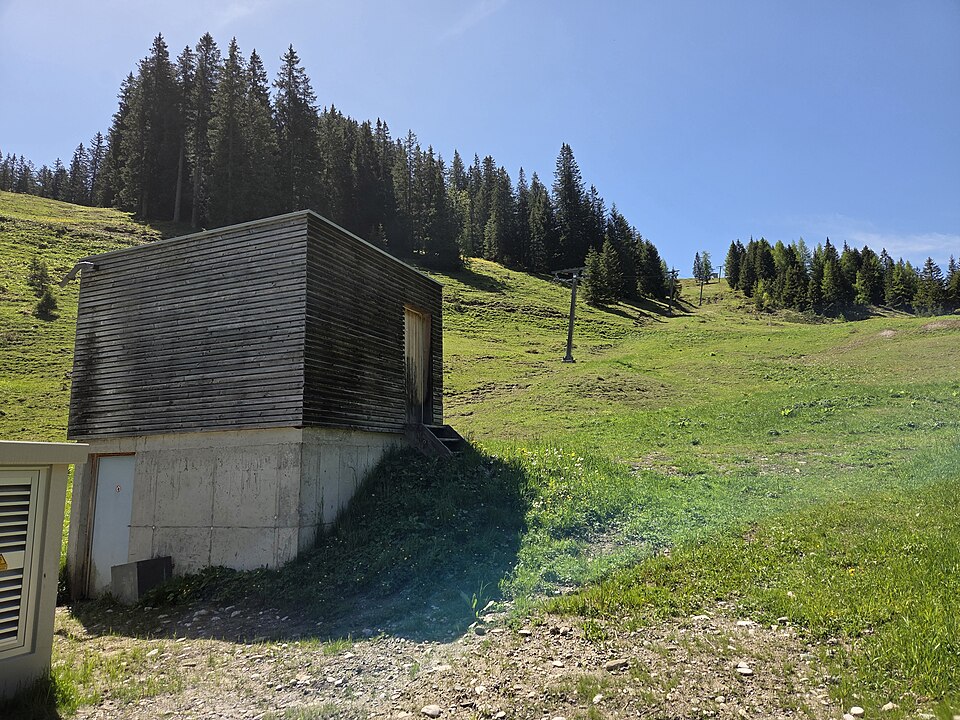 Datei:Buerserberg-Muehlebach-Faregglift-lower station-01ESD.jpg