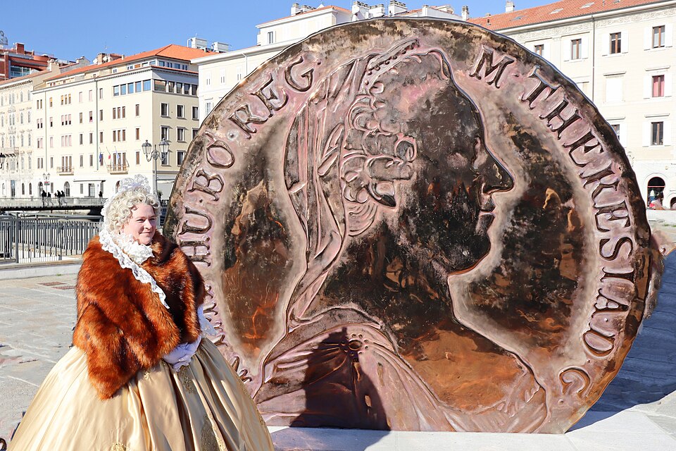 Datei:Austriadine Darstellerin Maria Theresia.jpg