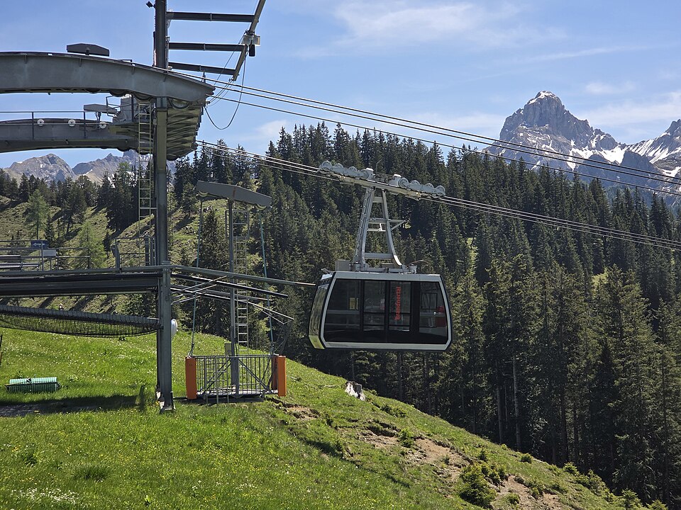 Datei:Buerserberg-Panoramabahn-top station-Zimba-12ESD.jpg