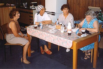 1994 Das Damenteam organisierte Feste, nach Herta Vorderdörfler übernahm Hilda Burits, Rosa Fux (†), Anni Furch (†)