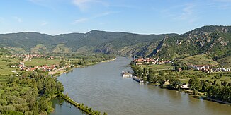 Blick vom Naturschutzgebiet Gochelberg auf die Donau in der Wachau