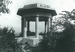 Gloriette, Reiterstatue Kaiser Karl I. nicht ausgeführt (Monarchieende)