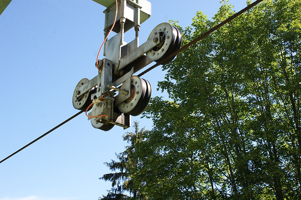 Datei:Furx-Skilift-lower station-sheave assembly-02ASD.jpg