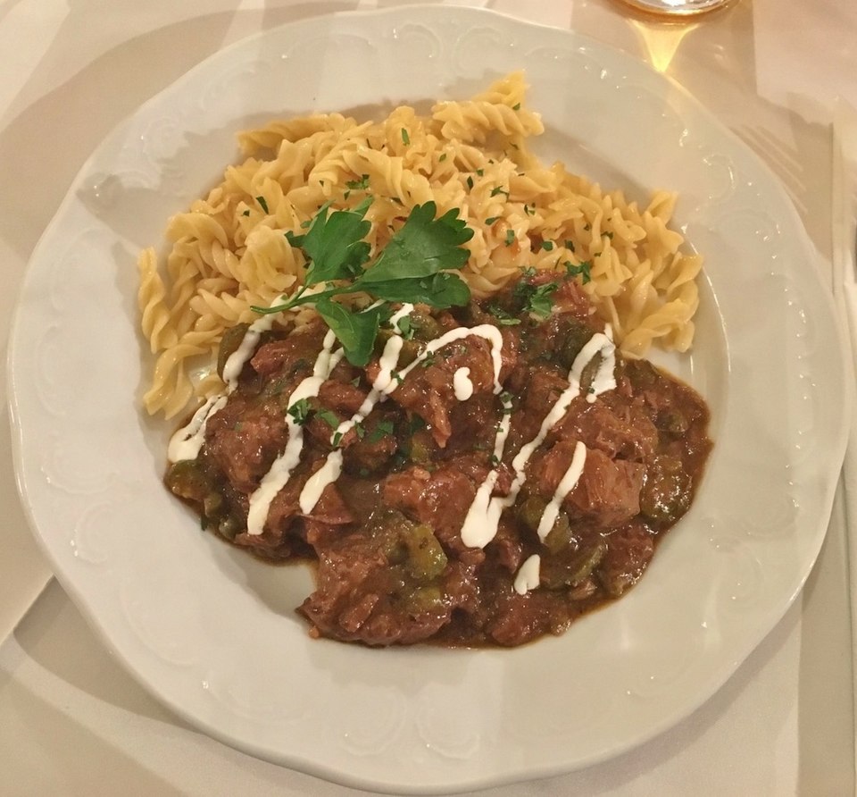 Datei:Matrosenfleisch mit Bandnudeln.jpg