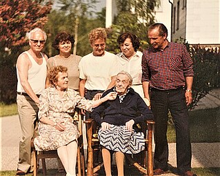 Großmutter Gretl, Schwester Adi, Jetty (+Otto), Helmut u. Wilma, Fredi u. Anni. Foto Helmuth